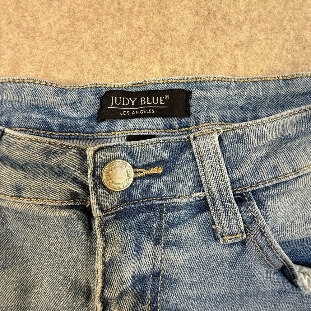 Judy Blue Distressed Denim Shorts Light Wash Crochet Lace Side Slit Size 28 - Picture 5 of 7